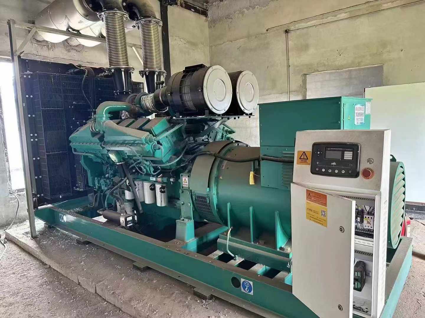 集美无功补偿装置的性能评估需要考虑哪些因素？