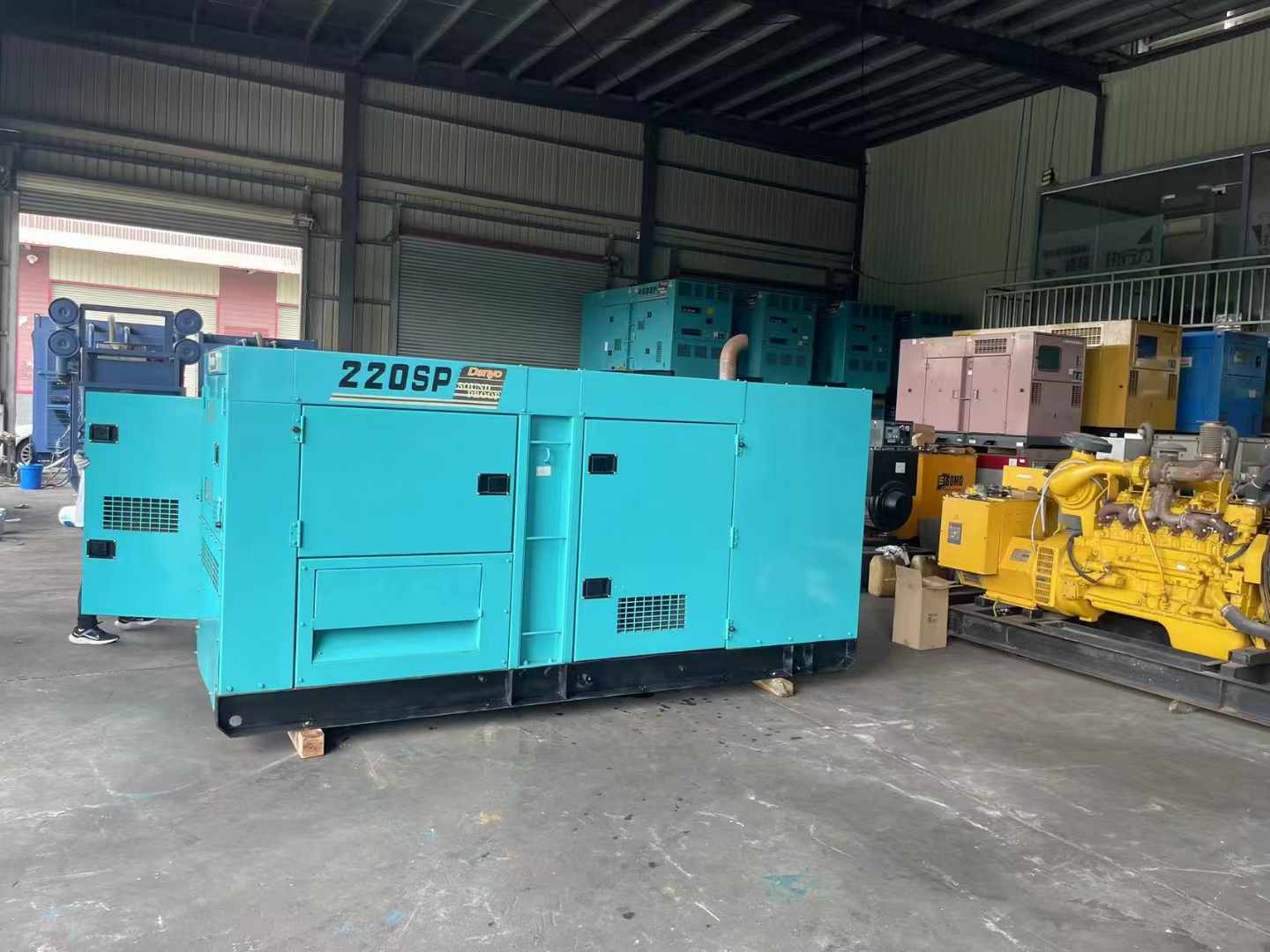 集美柴油发电机组长期不间断运行时，如何监控其温度和压力？